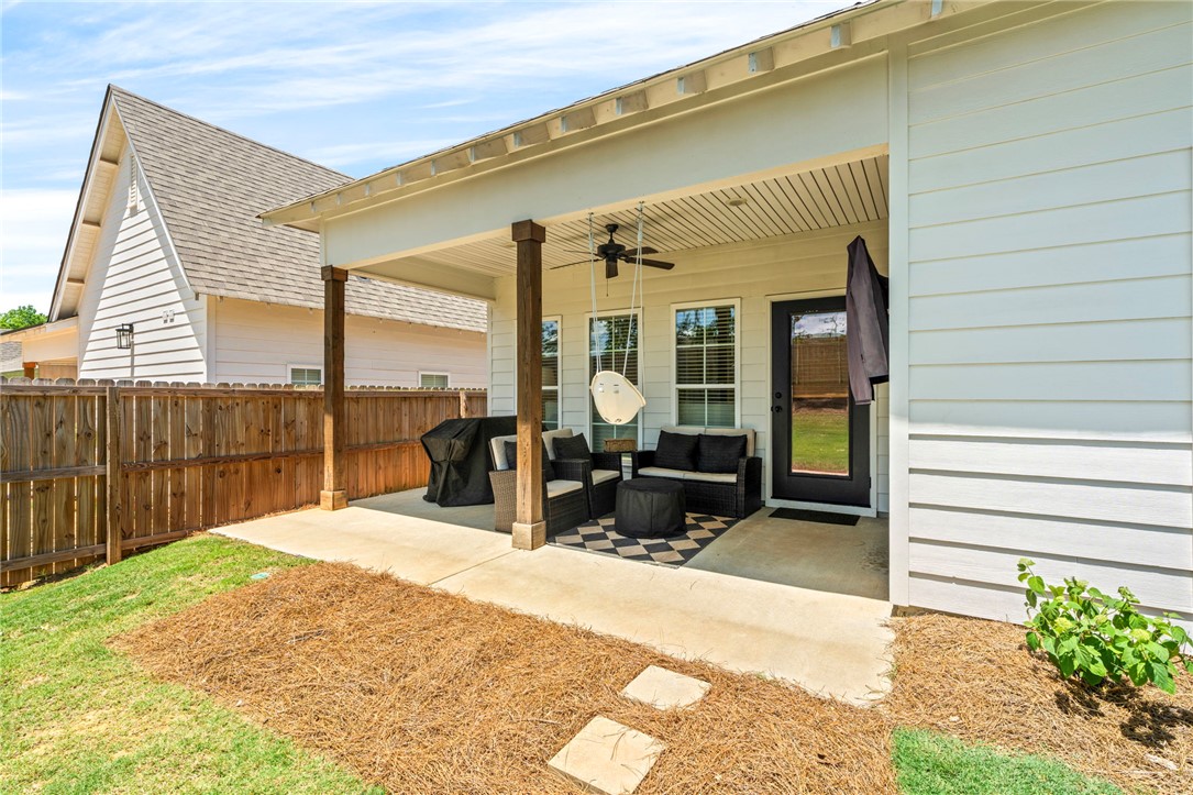 1186 WOODLAND CIRCLE