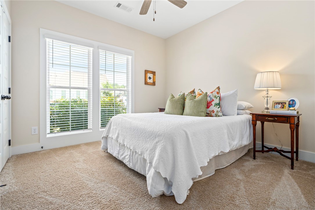1186 WOODLAND CIRCLE