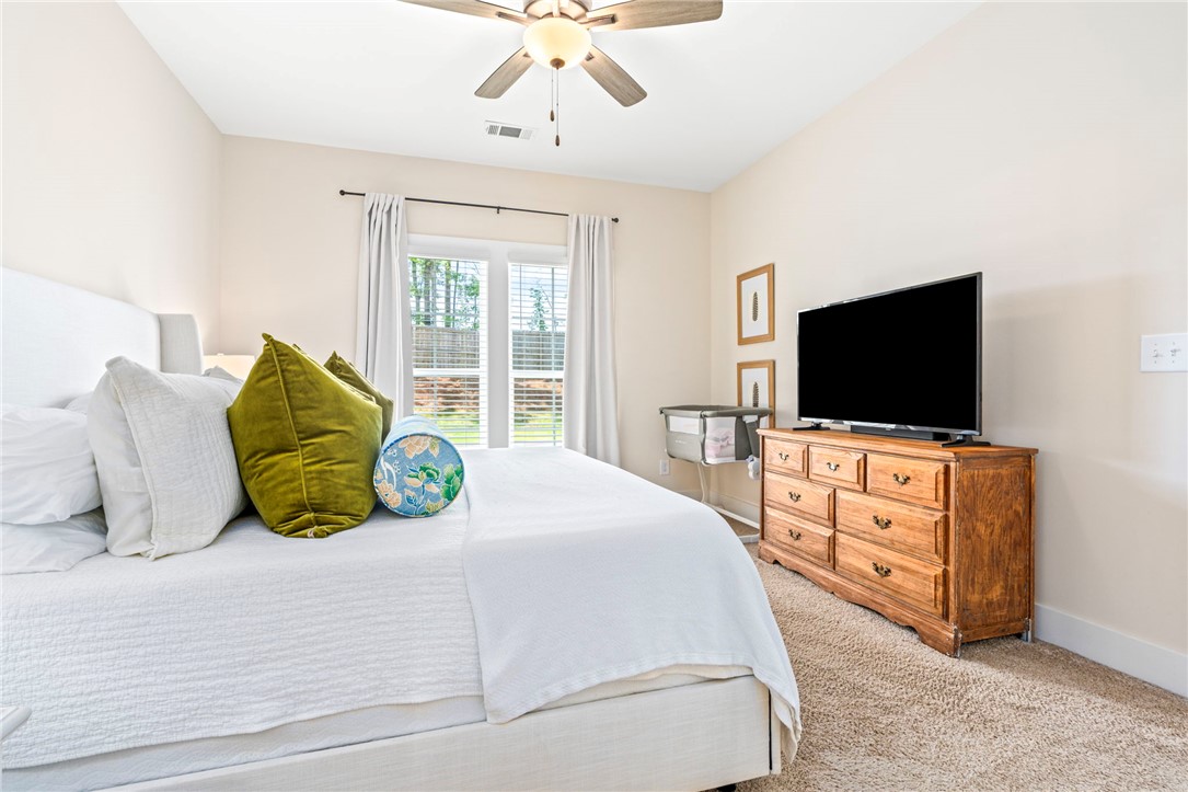 1186 WOODLAND CIRCLE