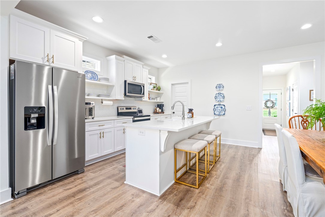 1186 WOODLAND CIRCLE