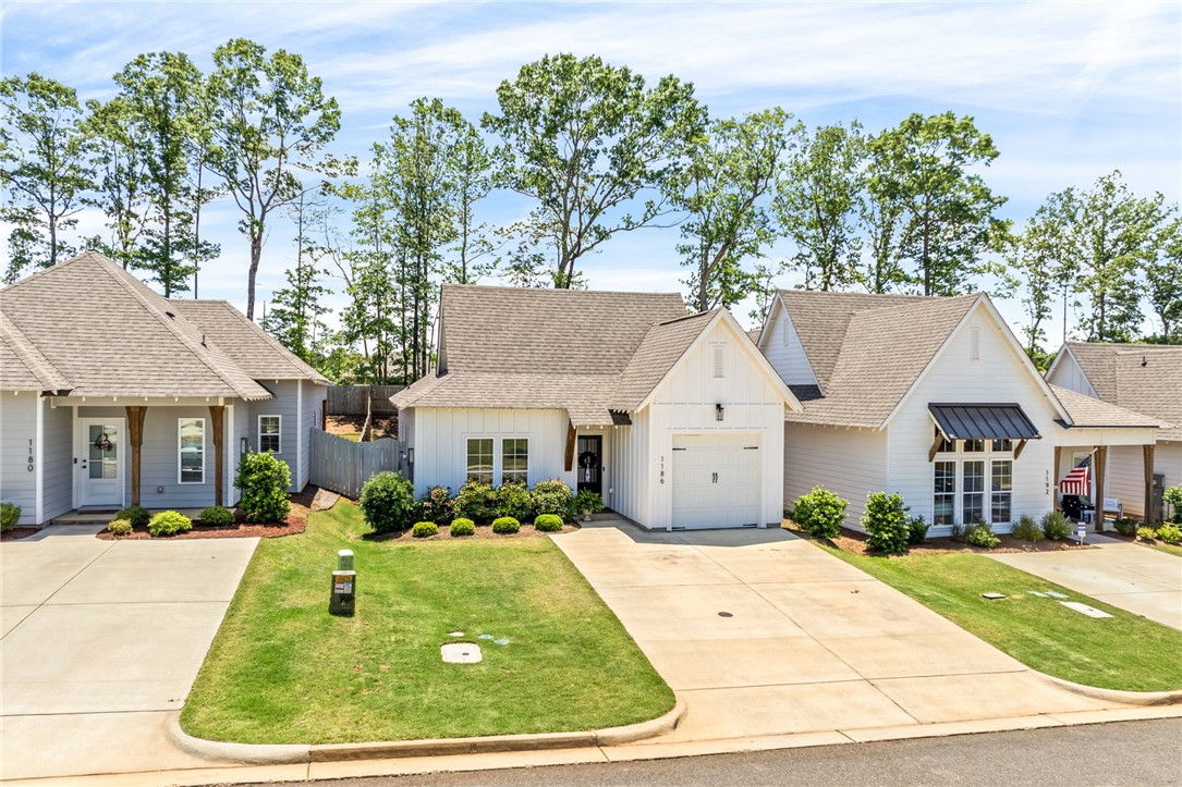 1186 WOODLAND CIRCLE