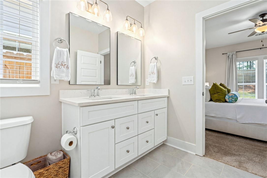 1186 WOODLAND CIRCLE