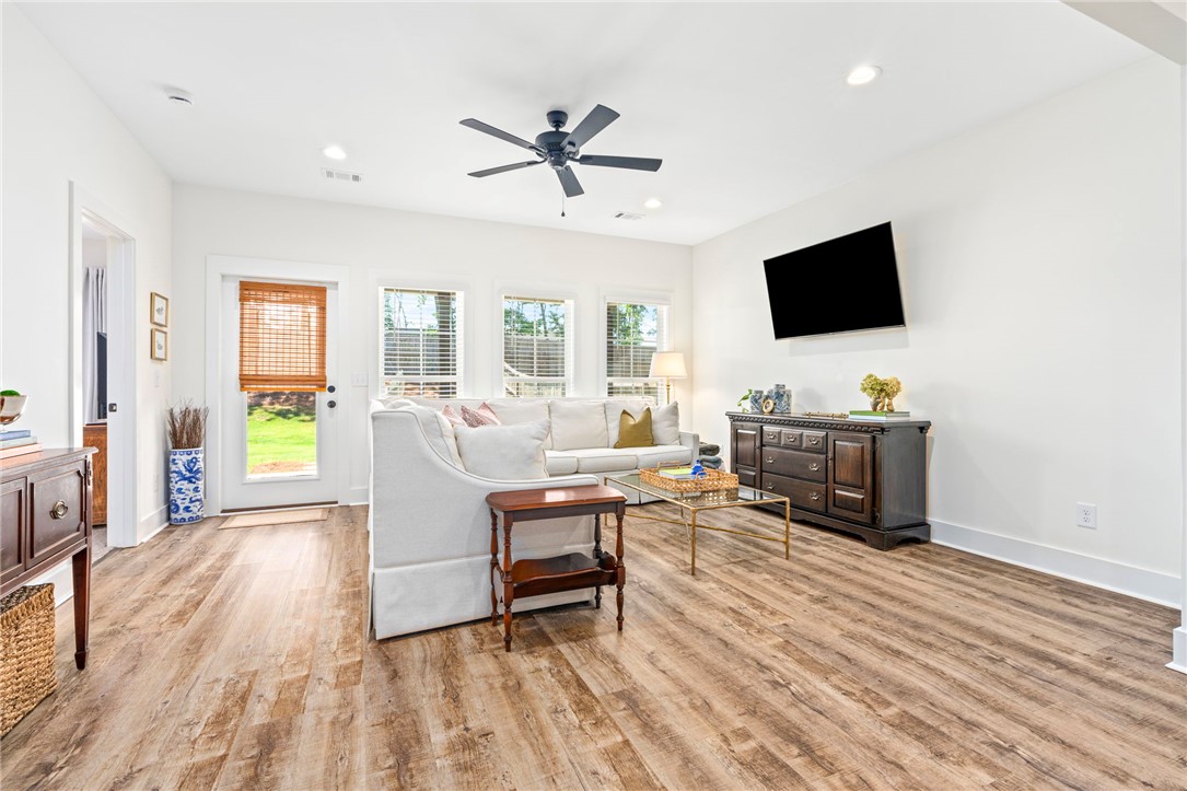 1186 WOODLAND CIRCLE