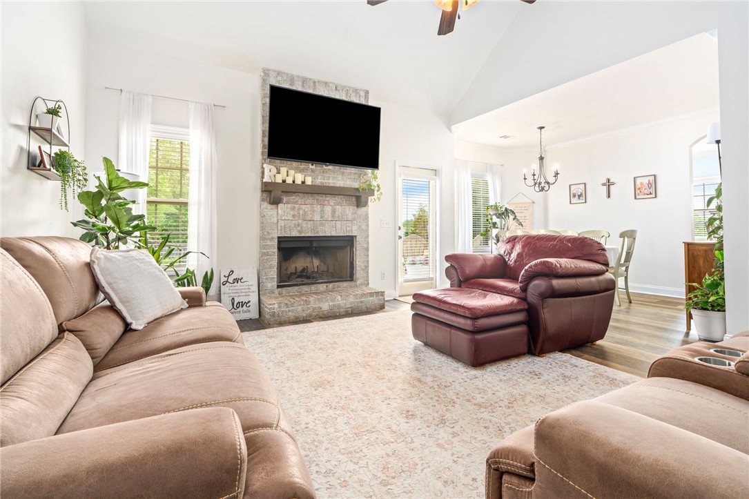 2902 ANDERSON LAKES CIRCLE