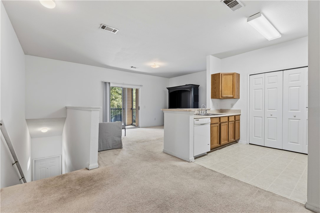 447 W LONGLEAF DRIVE 1001