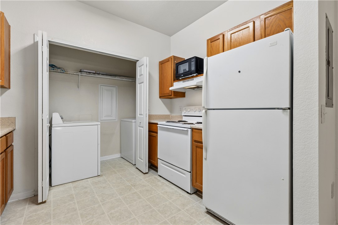 447 W LONGLEAF DRIVE 1001