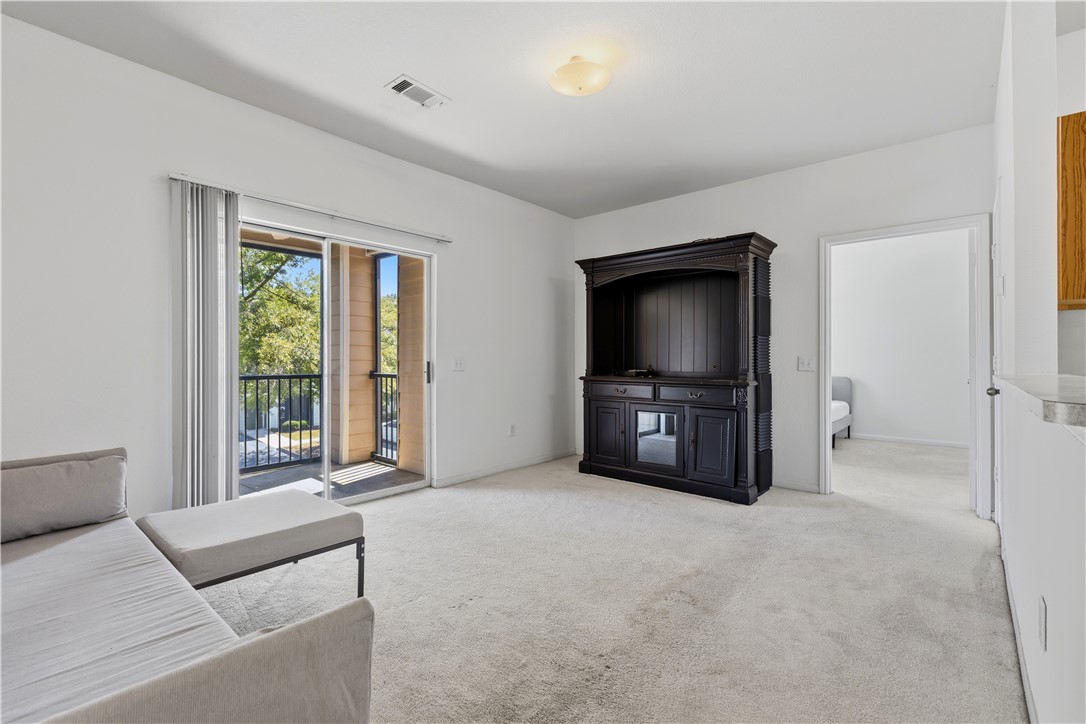 447 W LONGLEAF DRIVE 1001