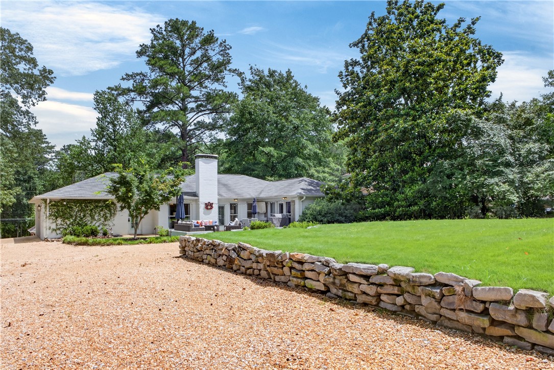 819 E UNIVERSITY DRIVE
