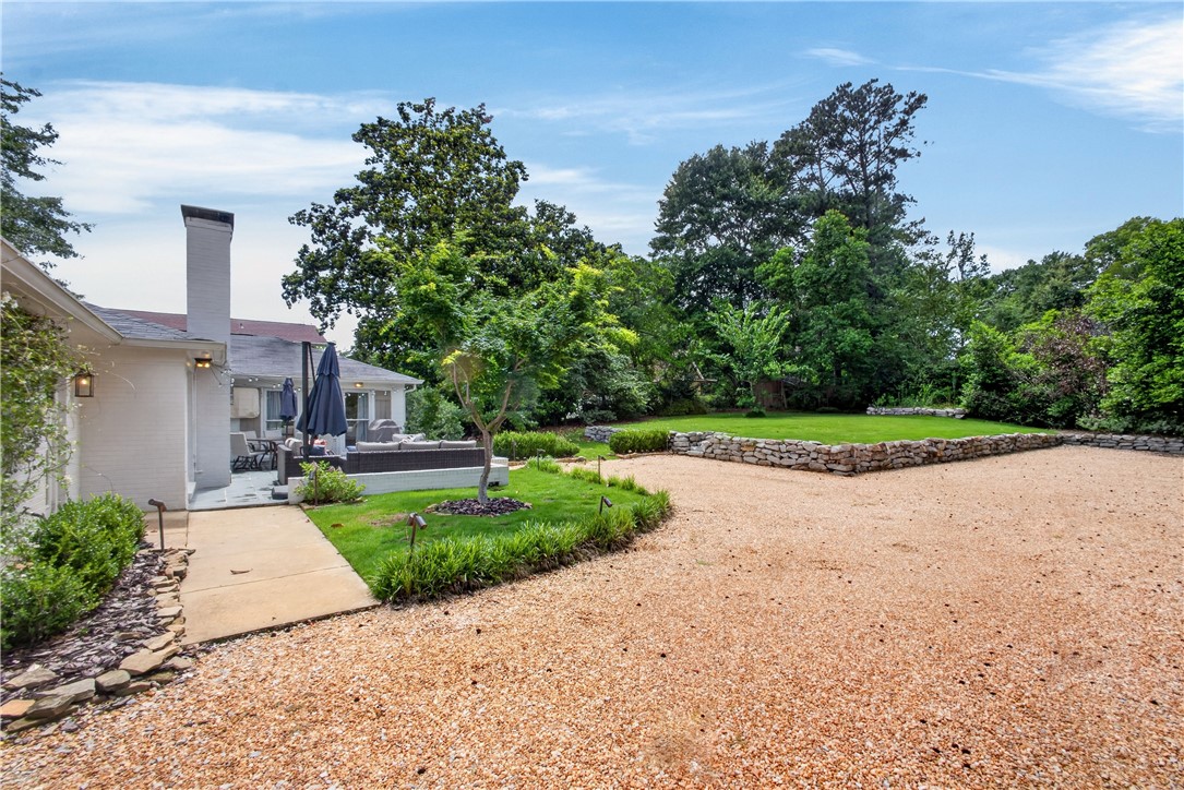 819 E UNIVERSITY DRIVE