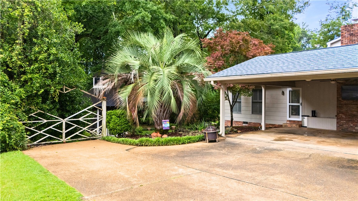 1217 FERNDALE DRIVE