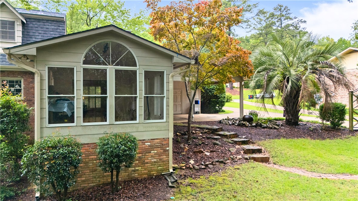 1217 FERNDALE DRIVE