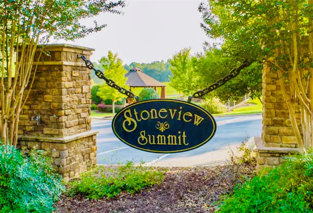 48 STONEVIEW SUMMIT COURT