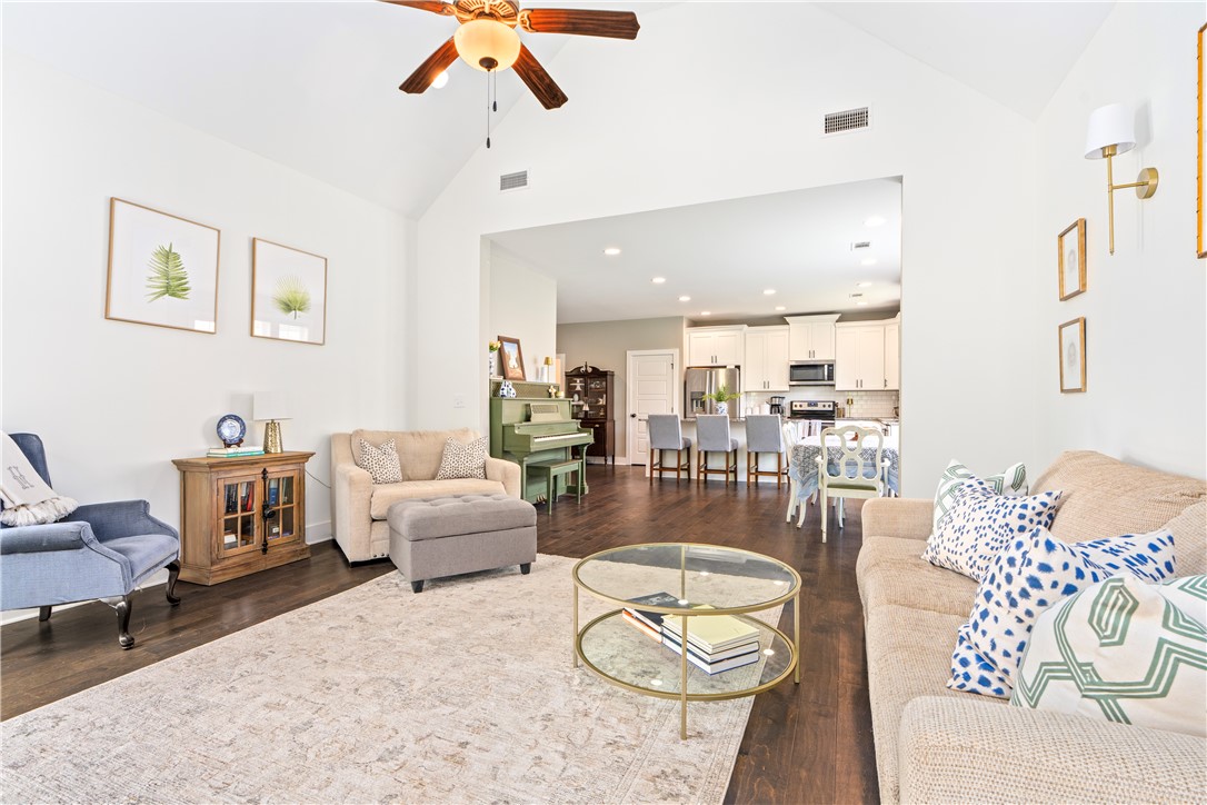 1732 OVERHILL COURT