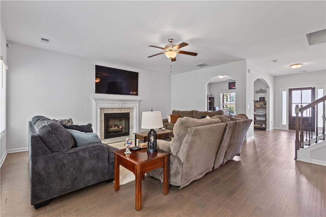 887 W RICHLAND CIRCLE