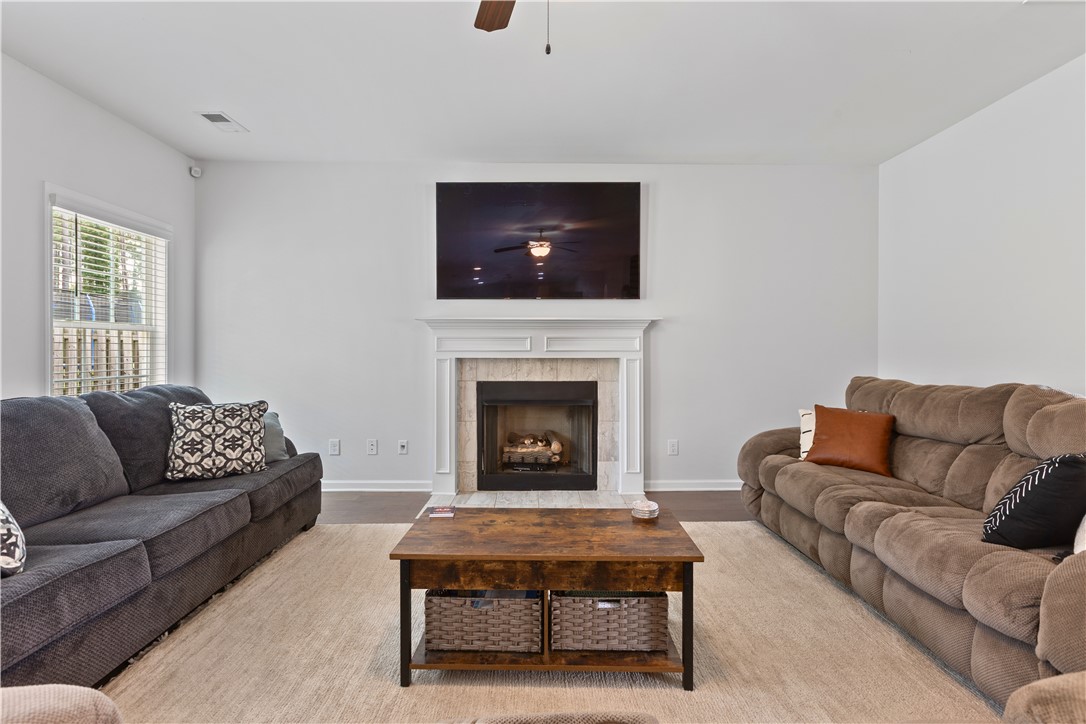 887 W RICHLAND CIRCLE