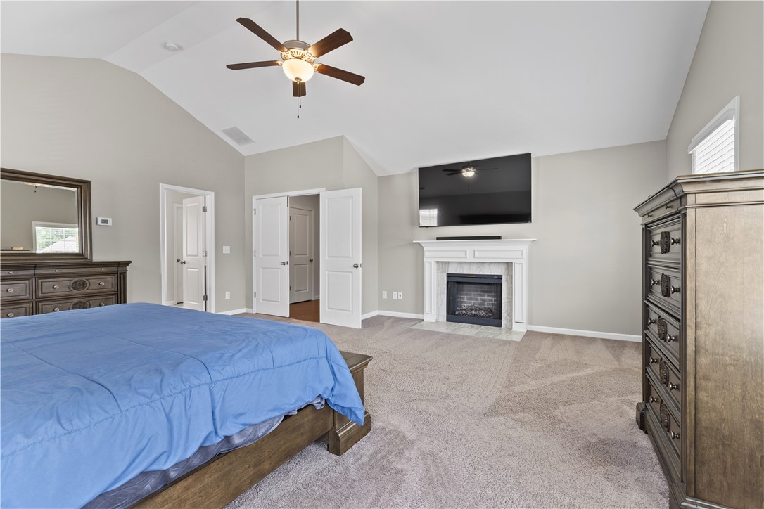 887 W RICHLAND CIRCLE