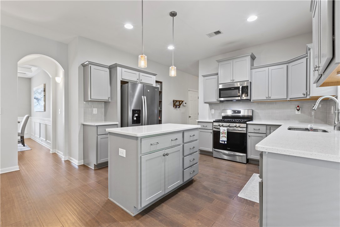 887 W RICHLAND CIRCLE