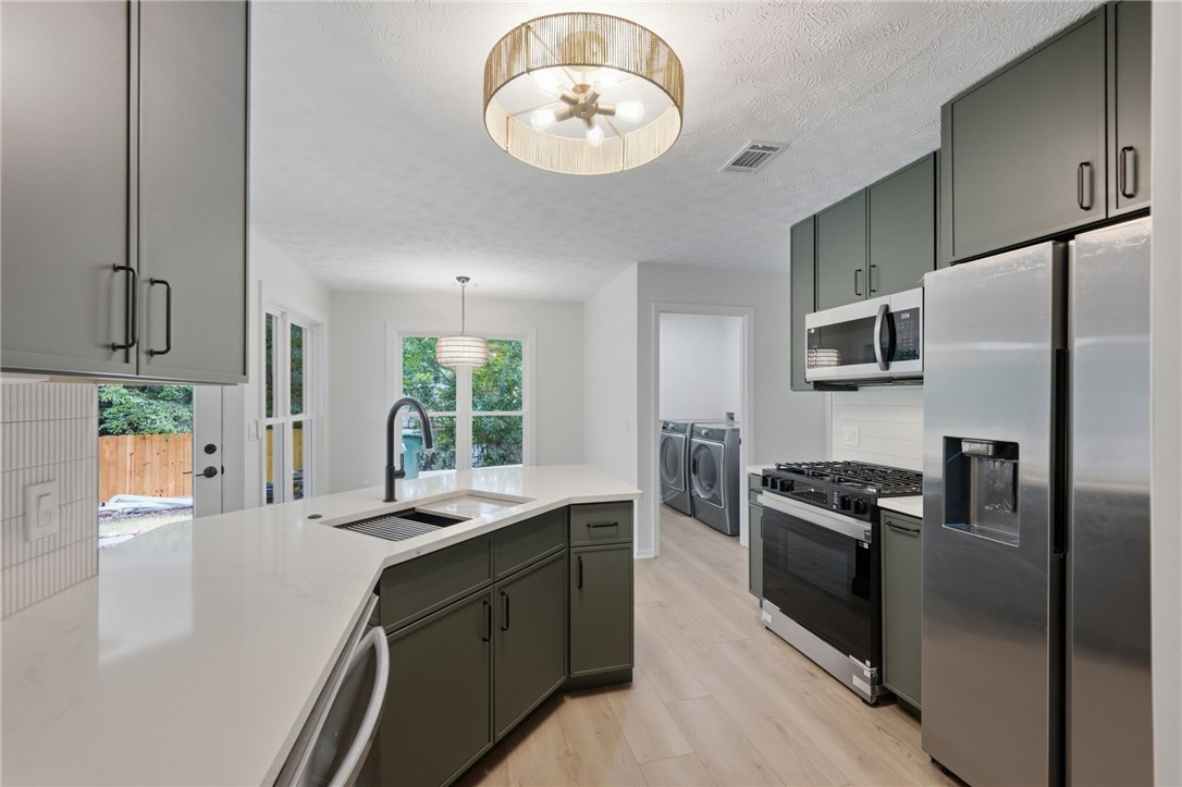 1424 AZALEA DRIVE