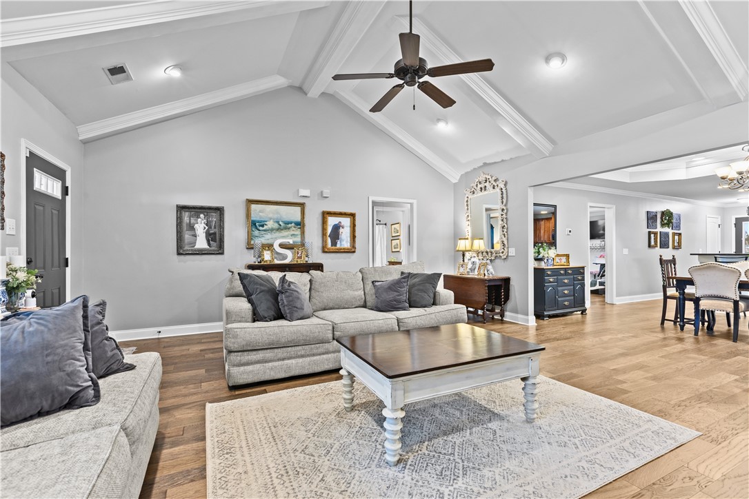 810 COTSWOLD WAY