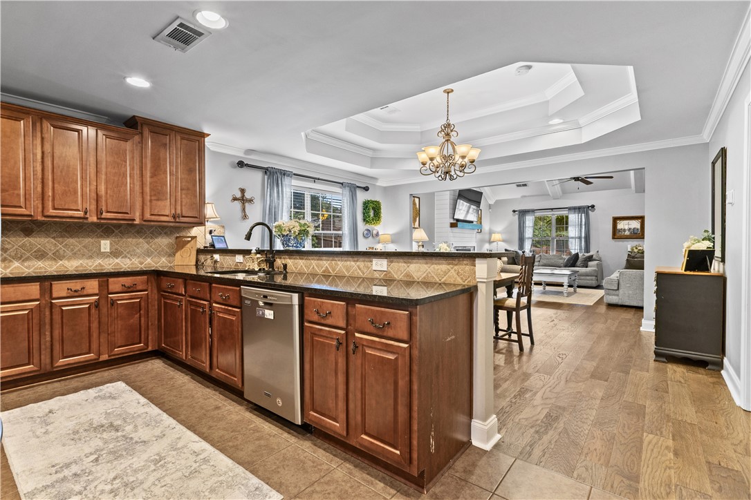 810 COTSWOLD WAY