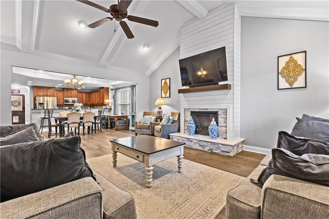 810 COTSWOLD WAY