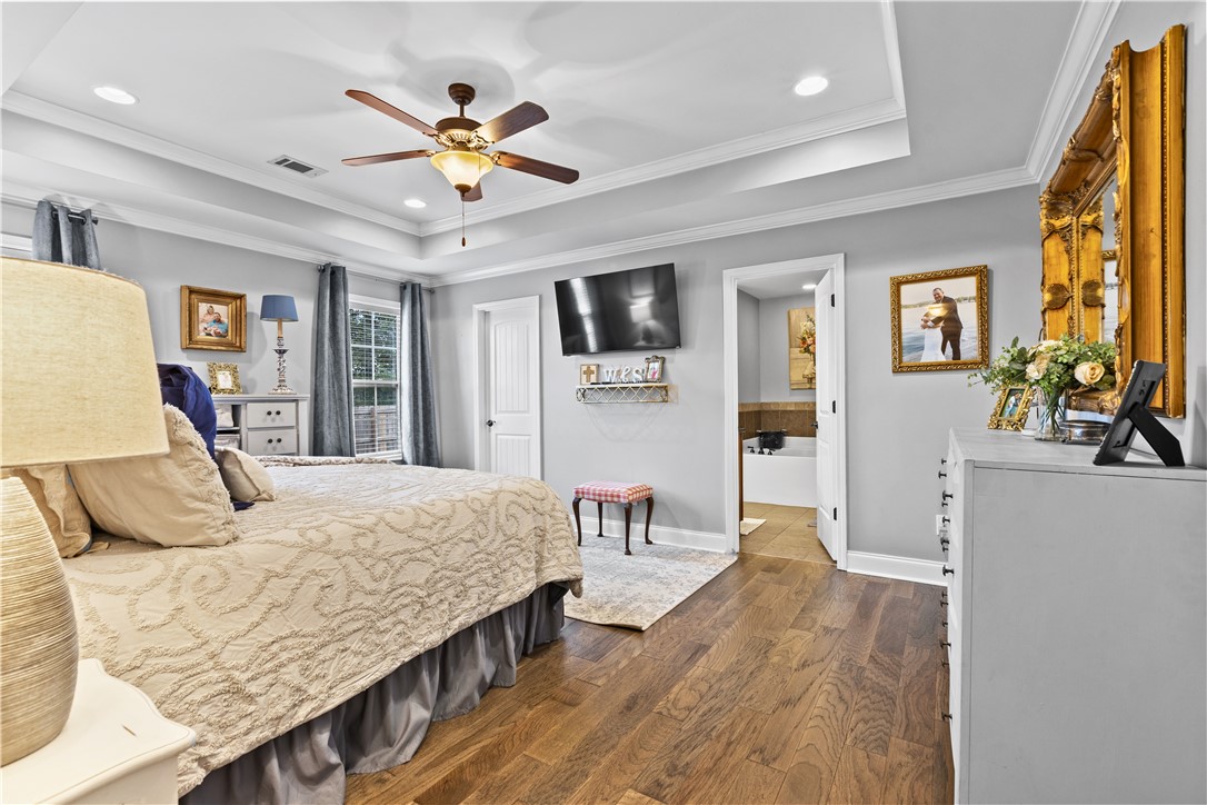 810 COTSWOLD WAY