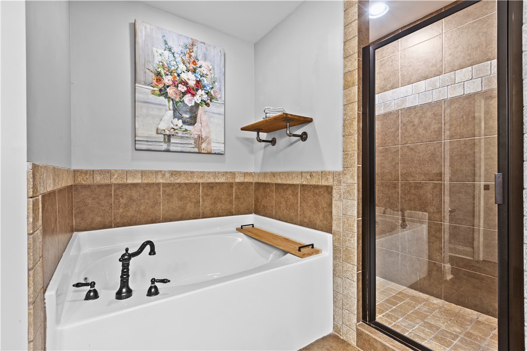 810 COTSWOLD WAY