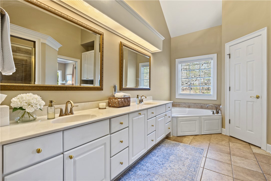 1211 INGLESIDE DRIVE
