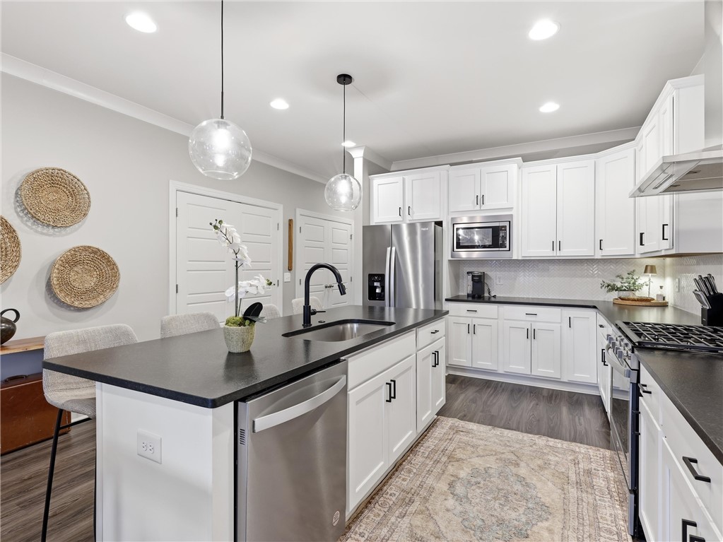 545 CLOVERDALE DRIVE