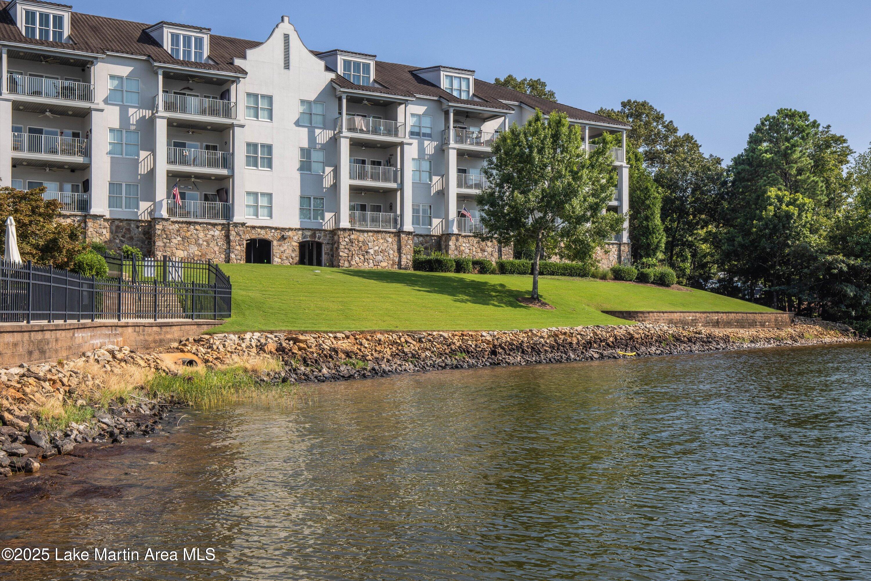 250 Crowne Pointe Rd Unit 306