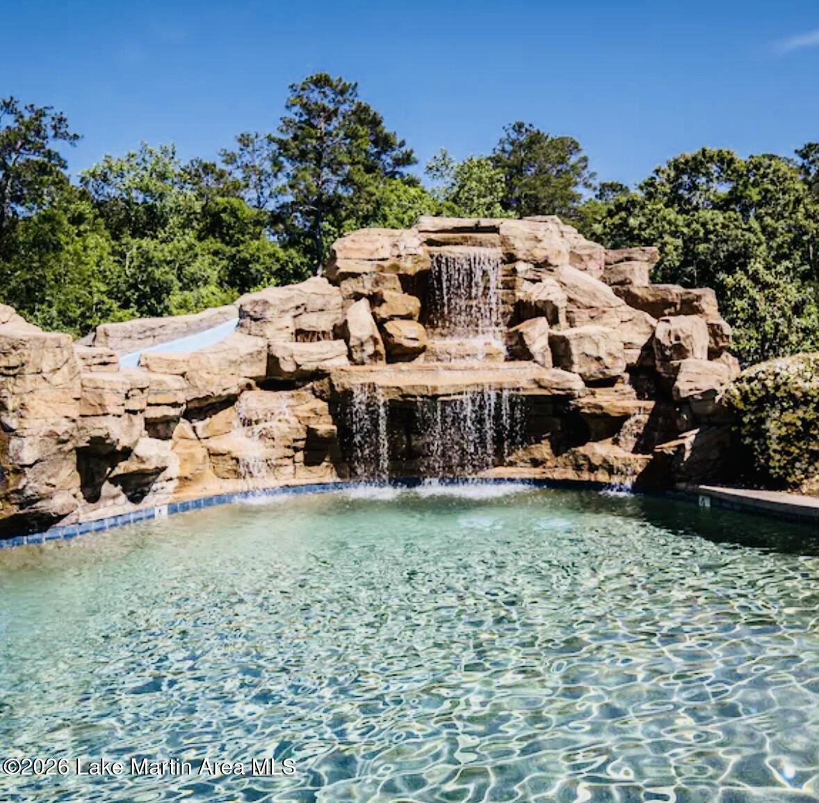 64 Stoneview Summit Crt