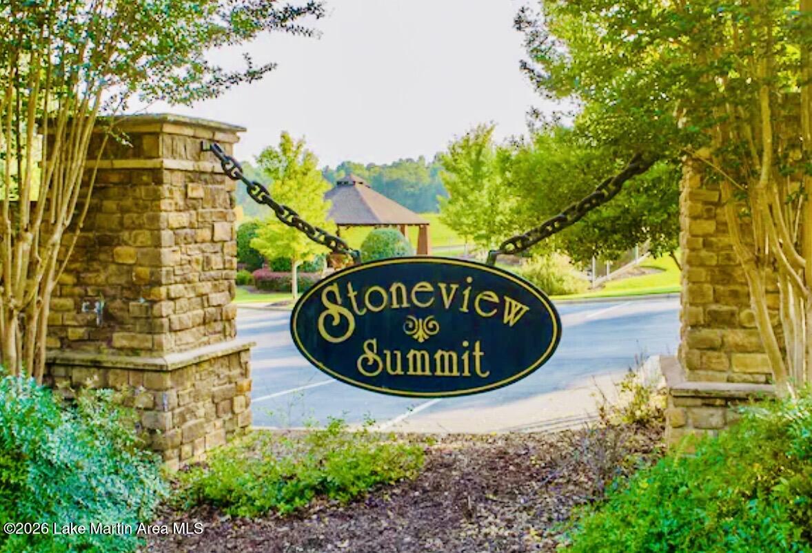 64 Stoneview Summit Crt