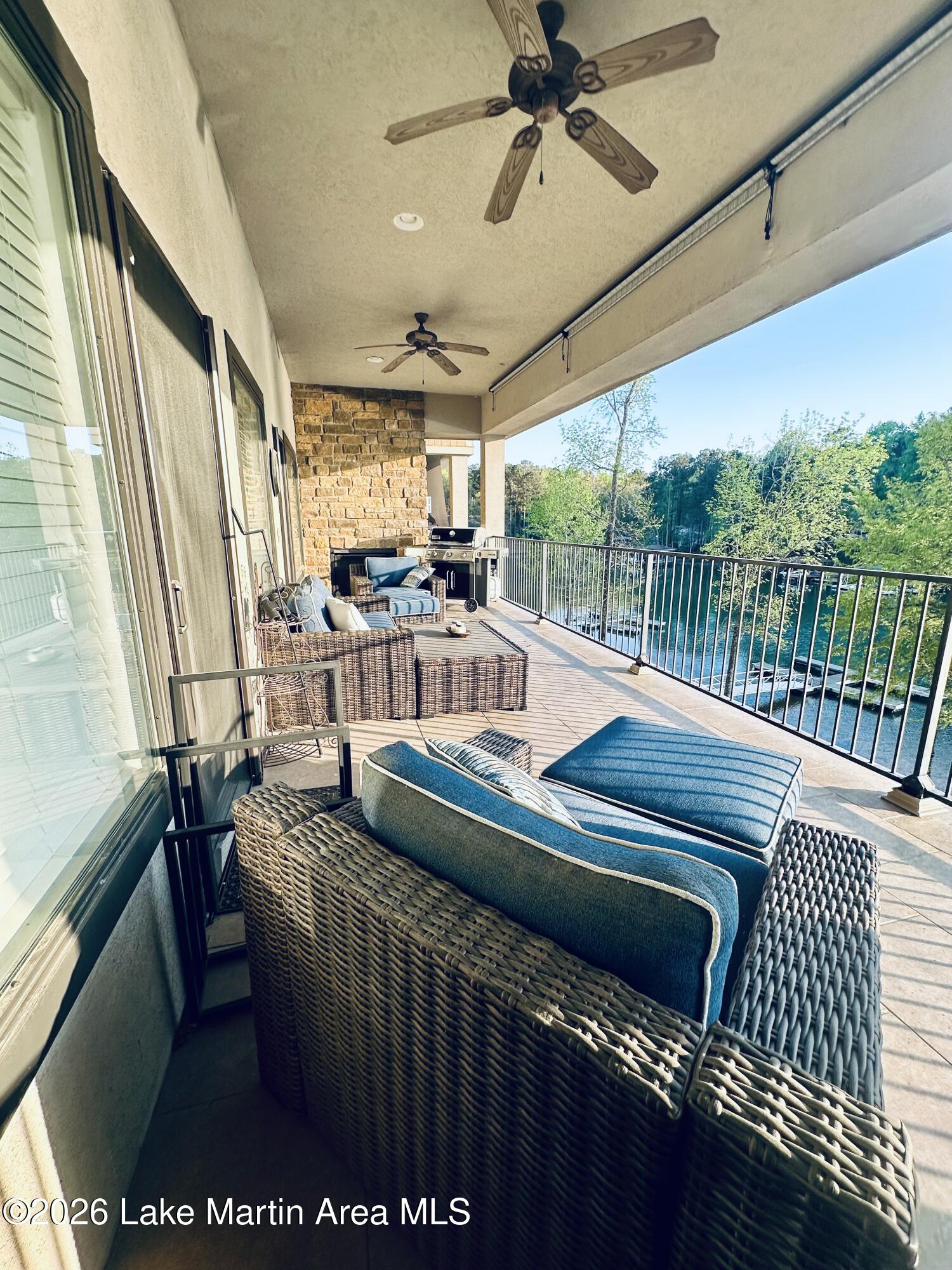 64 Stoneview Summit Crt