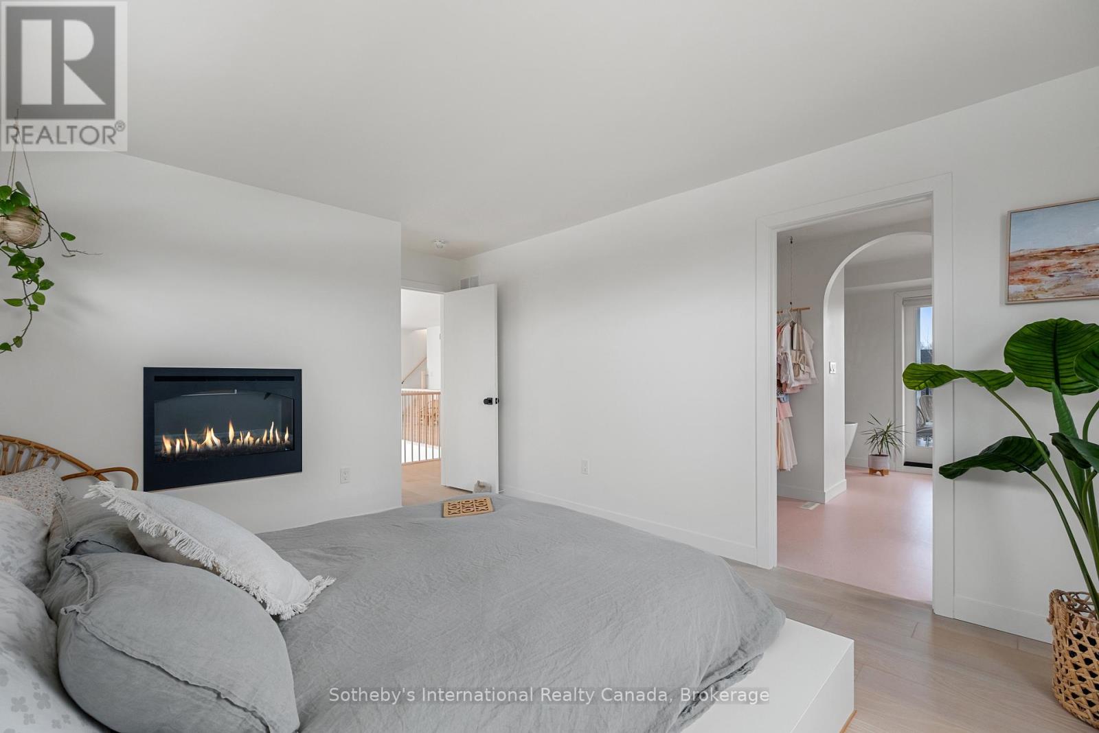 24 WILLIAM STREET W