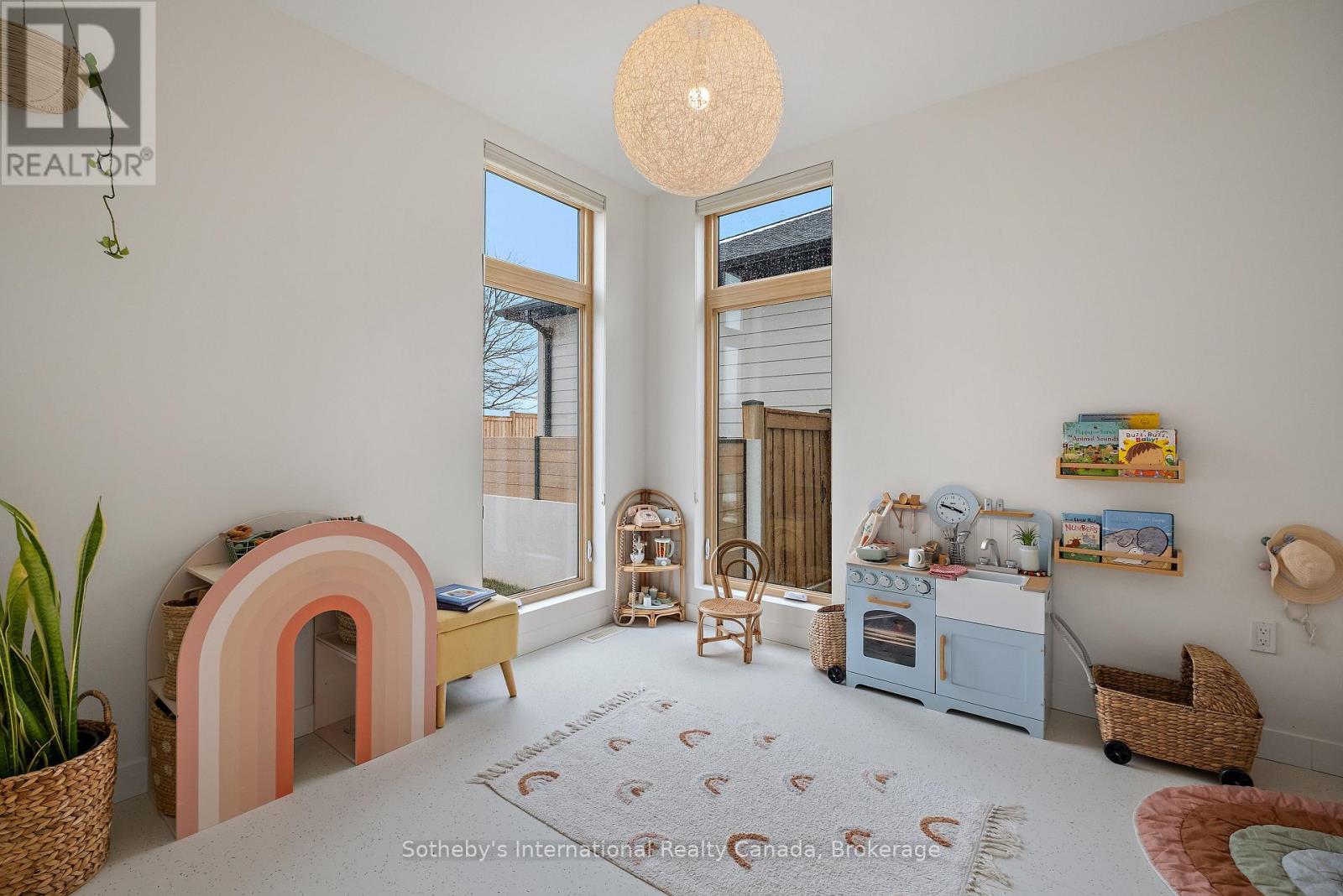24 WILLIAM STREET W
