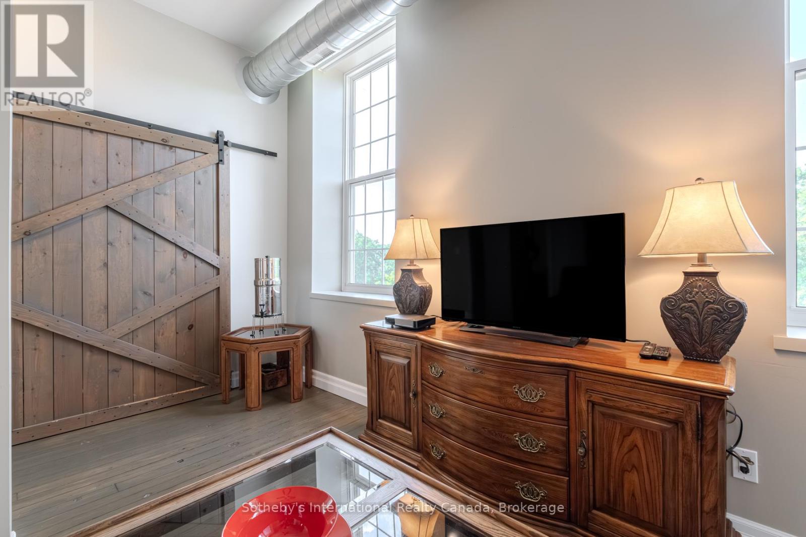 402 - 140 WEST RIVER STREET