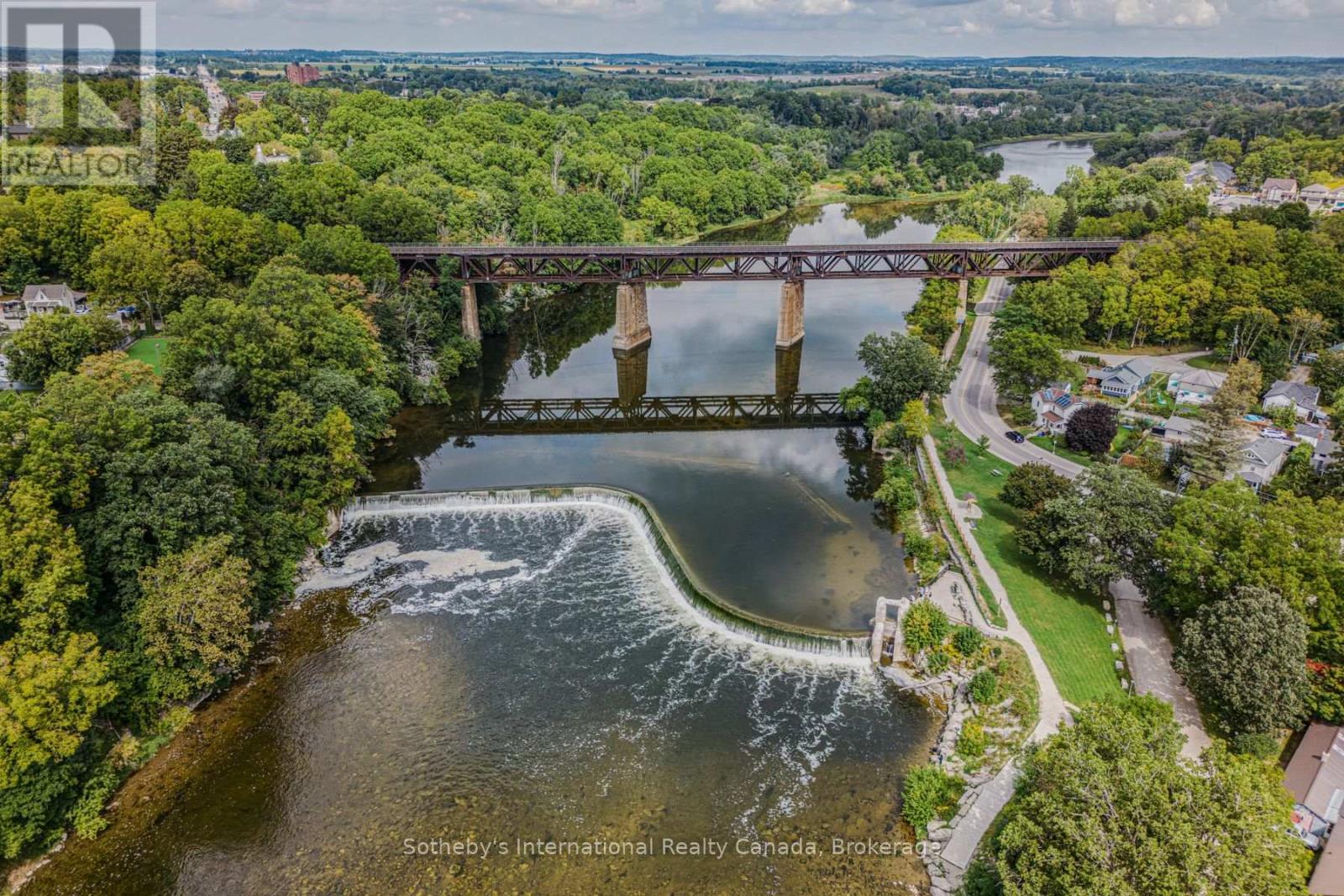 402 - 140 WEST RIVER STREET