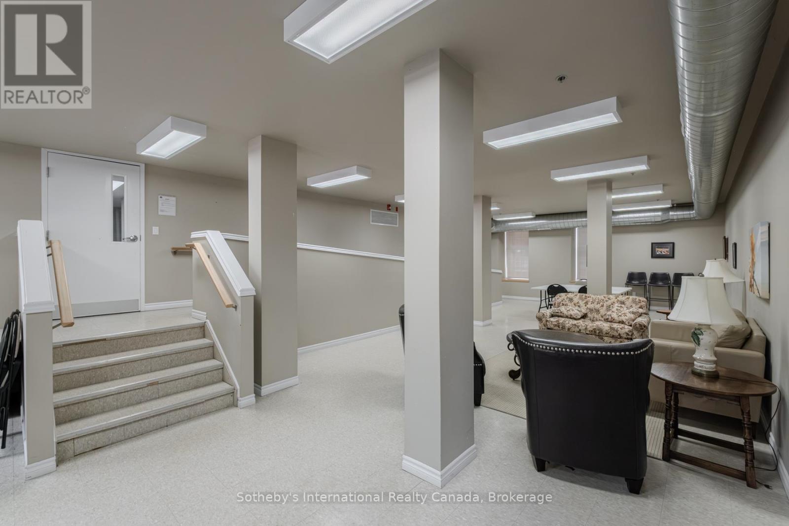 402 - 140 WEST RIVER STREET