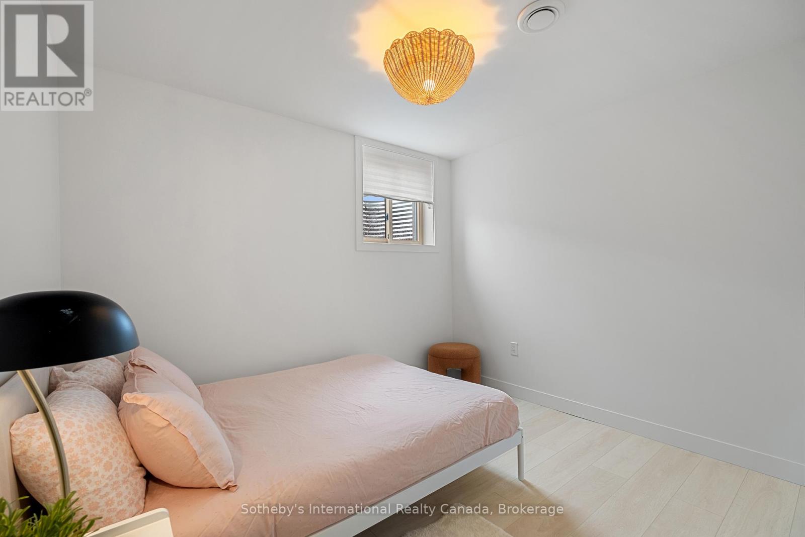 24 WILLIAM STREET W