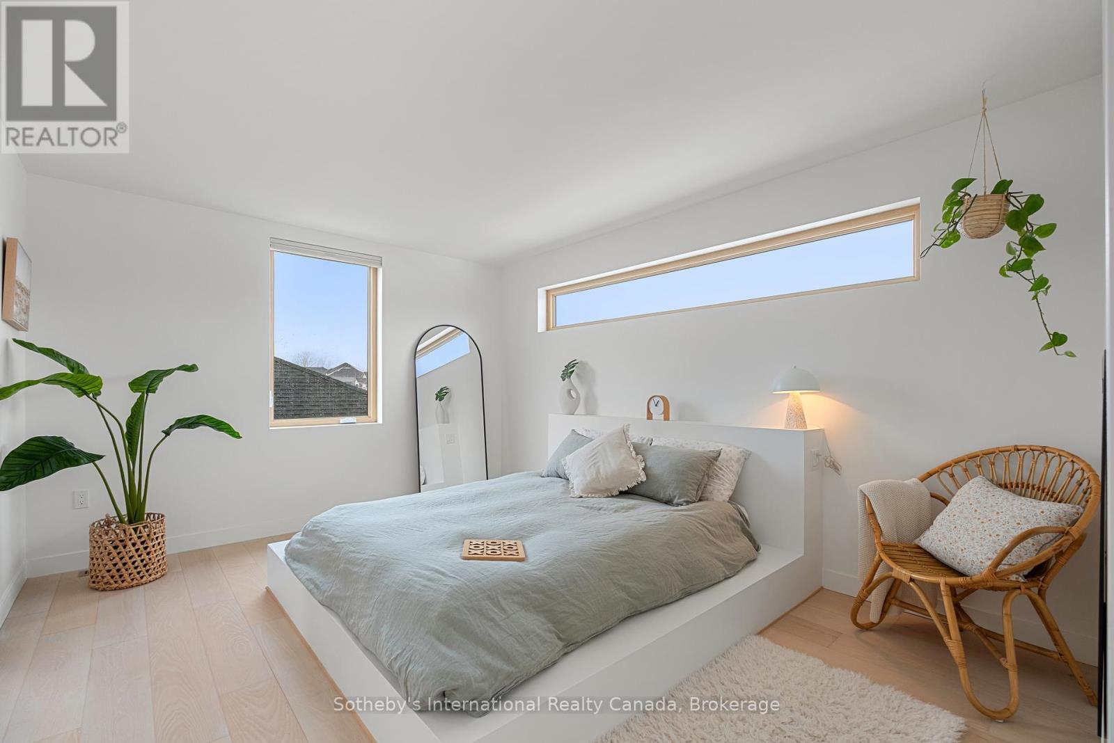 24 WILLIAM STREET W
