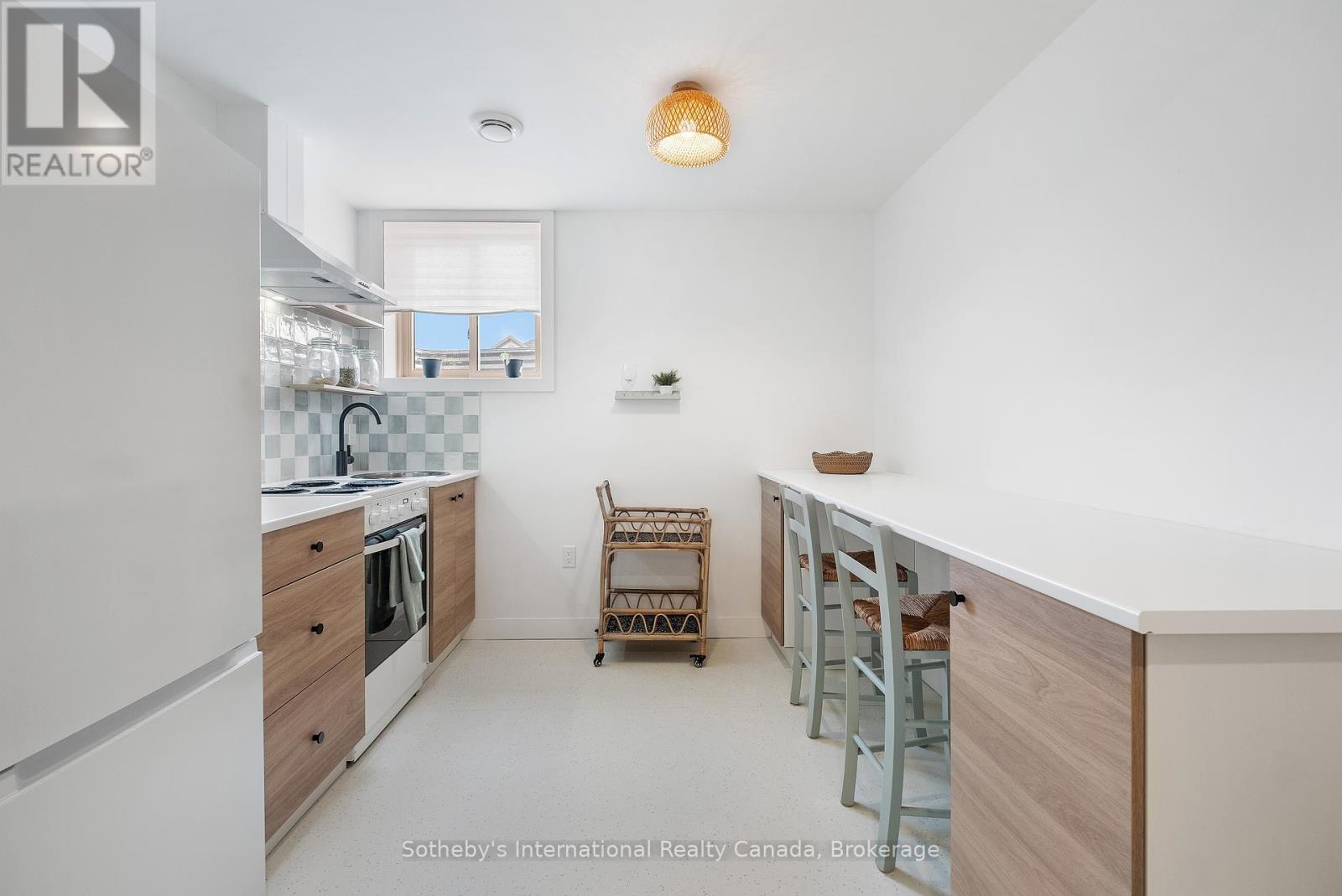 24 WILLIAM STREET W