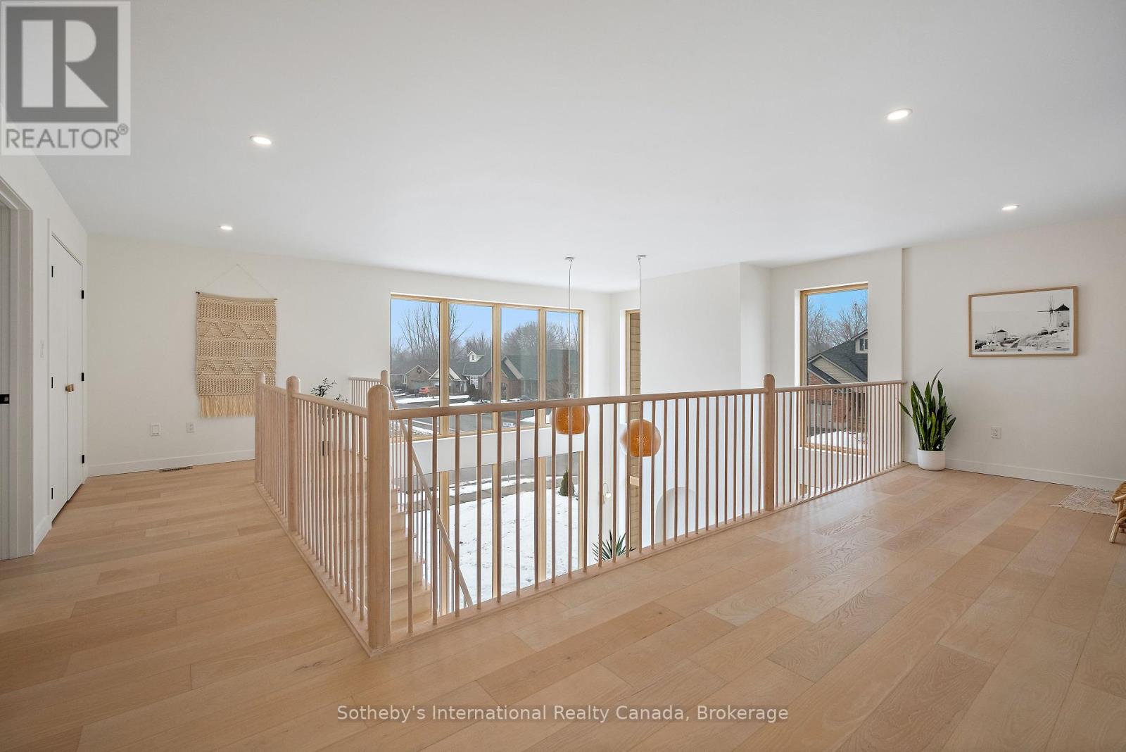 24 WILLIAM STREET W