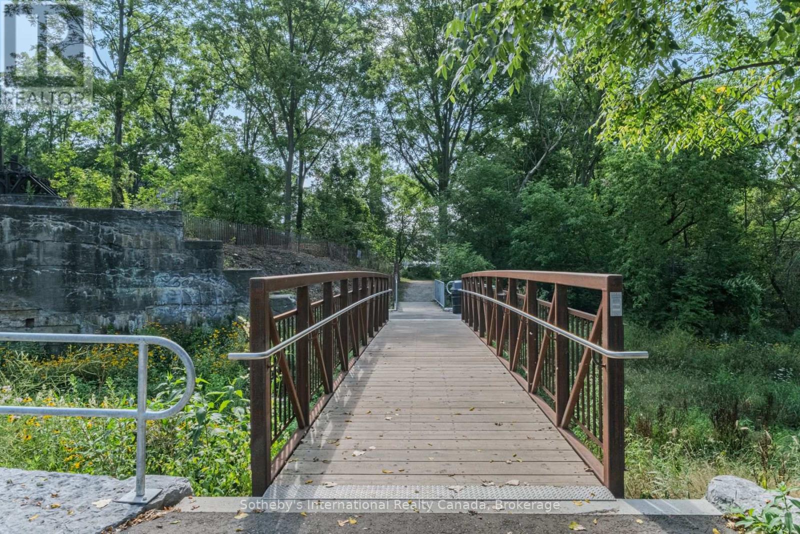 402 - 140 WEST RIVER STREET