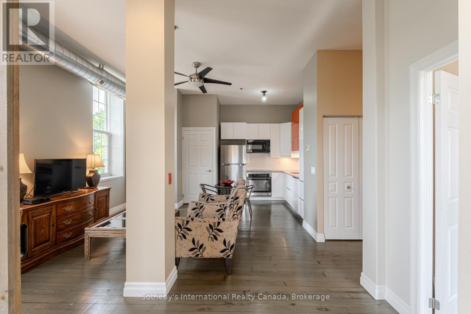 402 - 140 WEST RIVER STREET