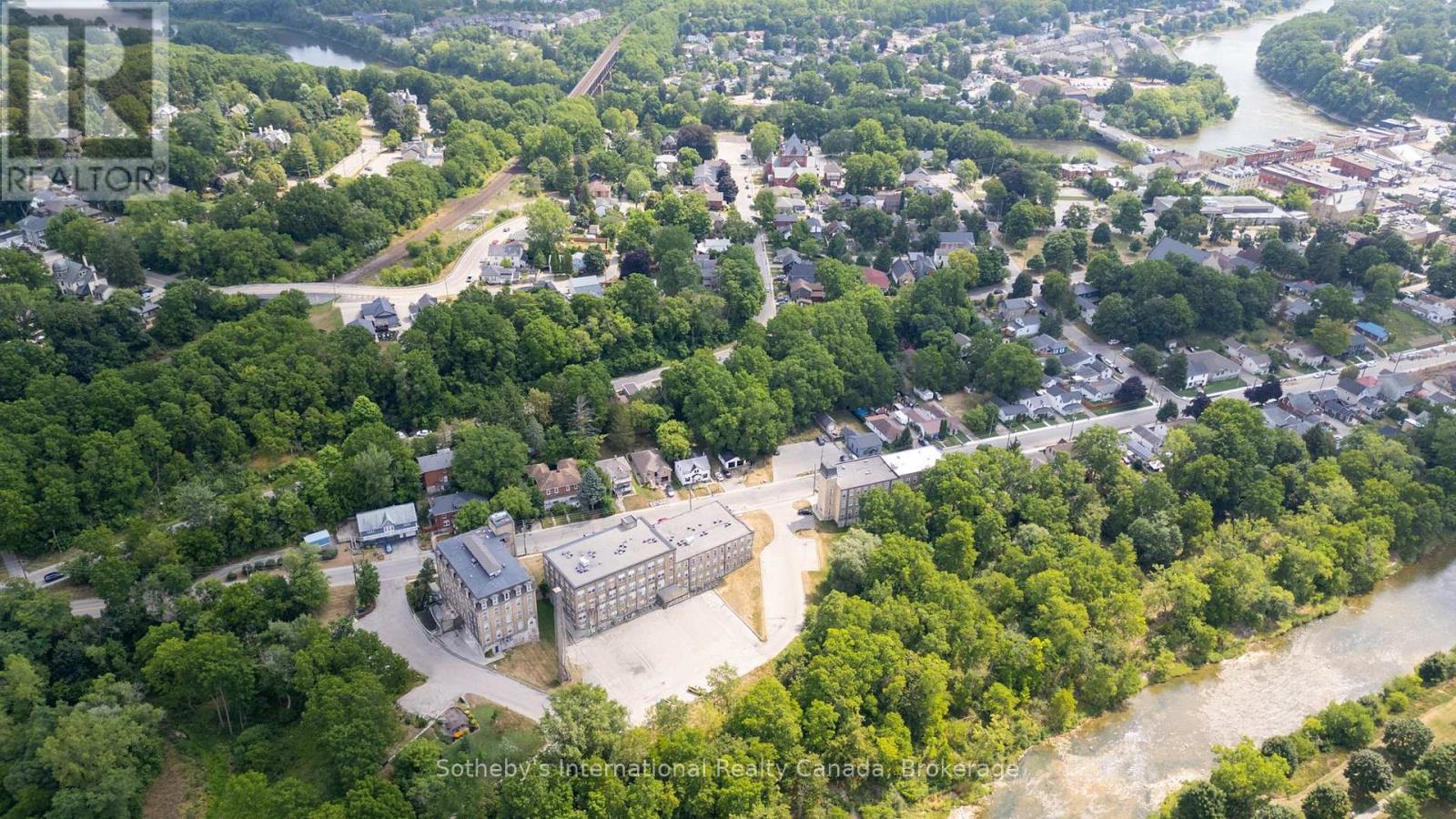 402 - 140 WEST RIVER STREET