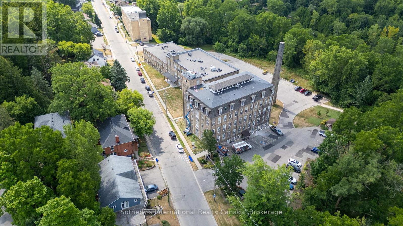 402 - 140 WEST RIVER STREET