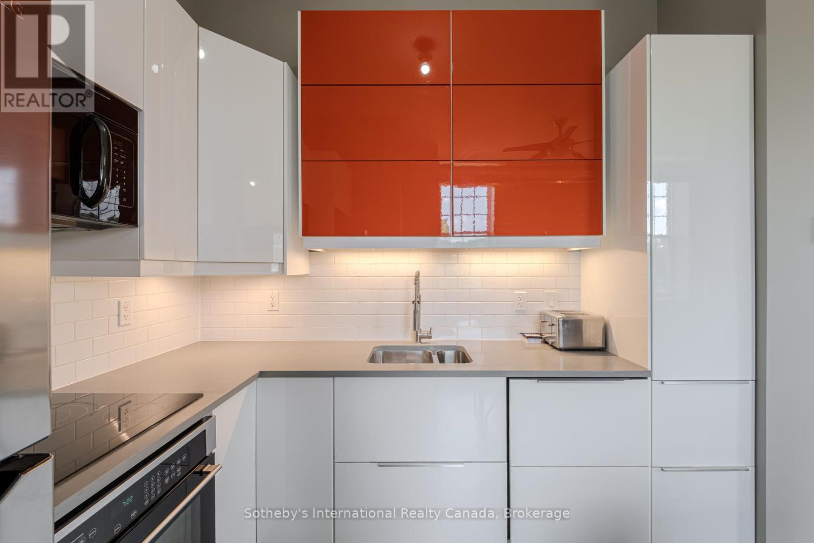 402 - 140 WEST RIVER STREET