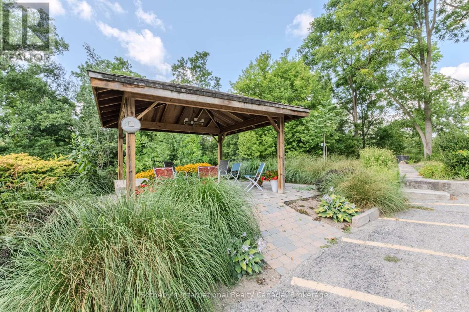 402 - 140 WEST RIVER STREET