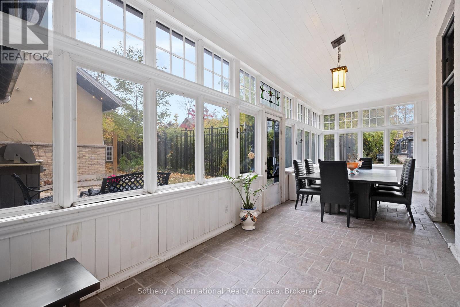 194 GRAND RIVER STREET N