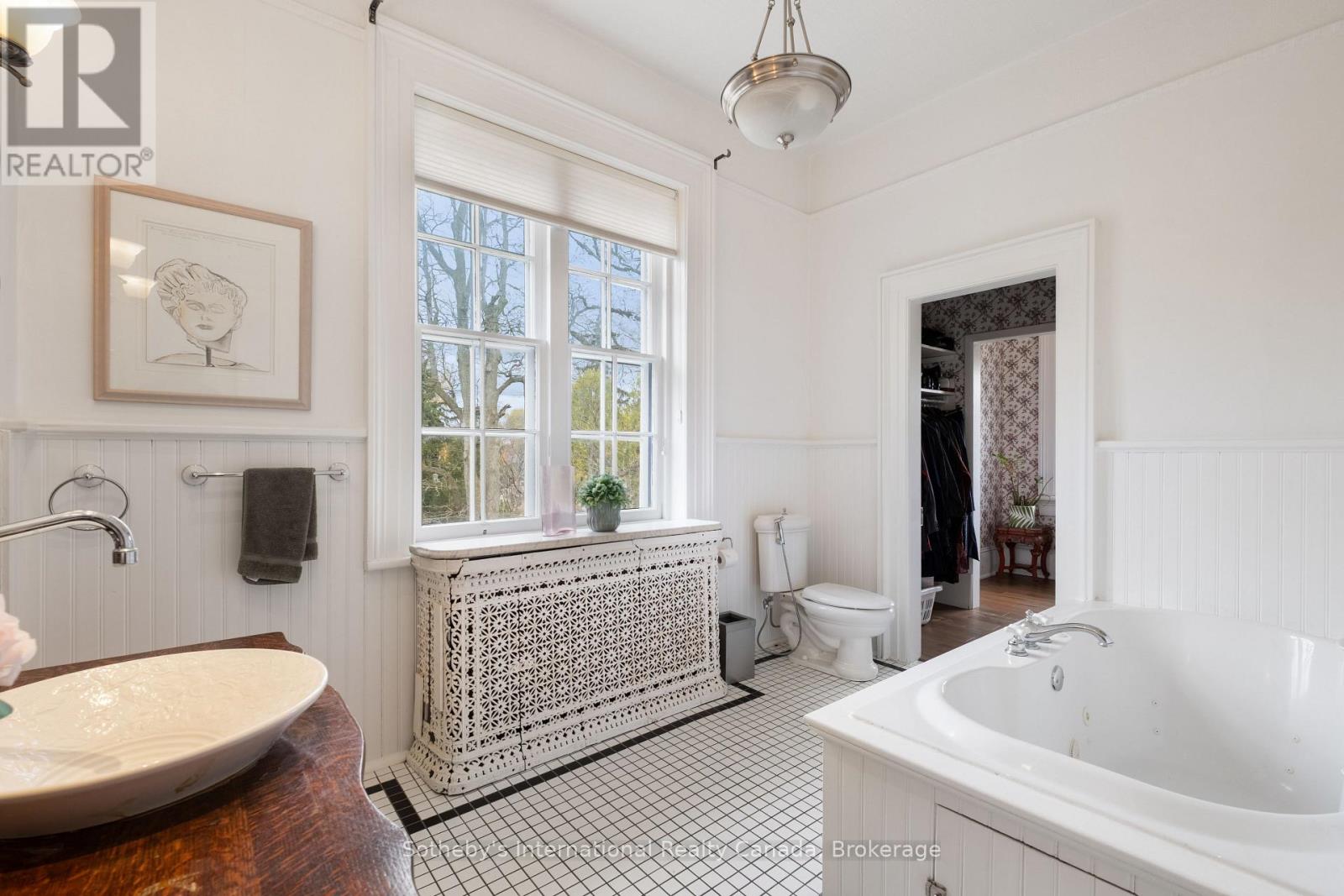 194 GRAND RIVER STREET N